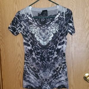 Daytrip v-neck tee. Silver embellishments